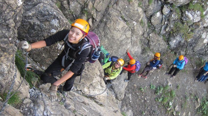 ФОТО: Экскурсия на открытом воздухе по Нашему Шале, одному из пяти Международных центров девочек-гидов и девочек-скаутов Всемирной ассоциации девочек-гидов и девочек-скаутов (ВАГГГС). Фото любезно предоставлено ВАГГГС